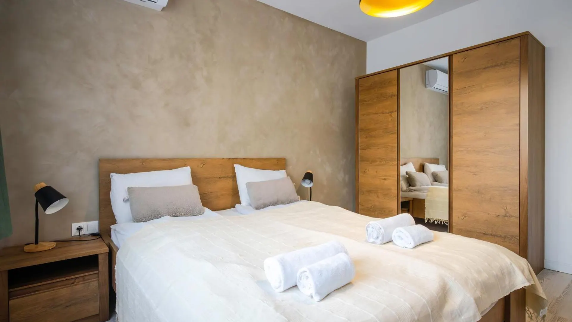 Brick Haven: Contemporary Urban Living Redefined Appartement Sofia