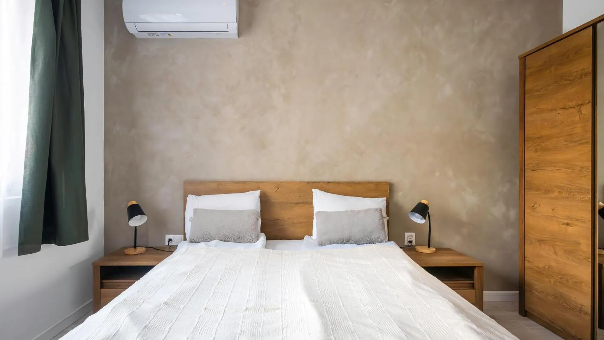Brick Haven: Contemporary Urban Living Redefined Appartement Sofia